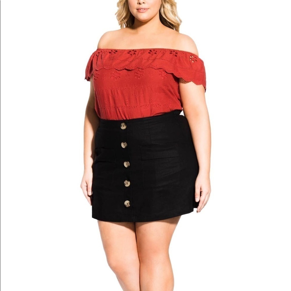 NWT City Chic Black Skorts with Accent Buttons 18